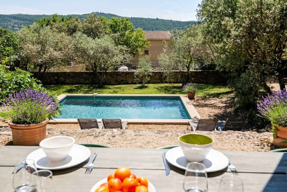 Photographs of Mas Rustrel villa in Provence - Image 4 of 26