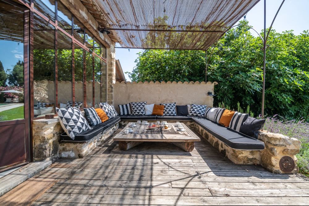 Photographs of Mas de la Sorgue villa in Provence - Image 15 of 45