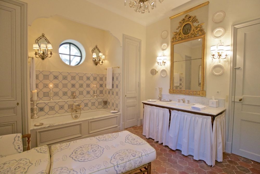 Photographs of Mas de Paradis villa in Provence - Image 22 of 49