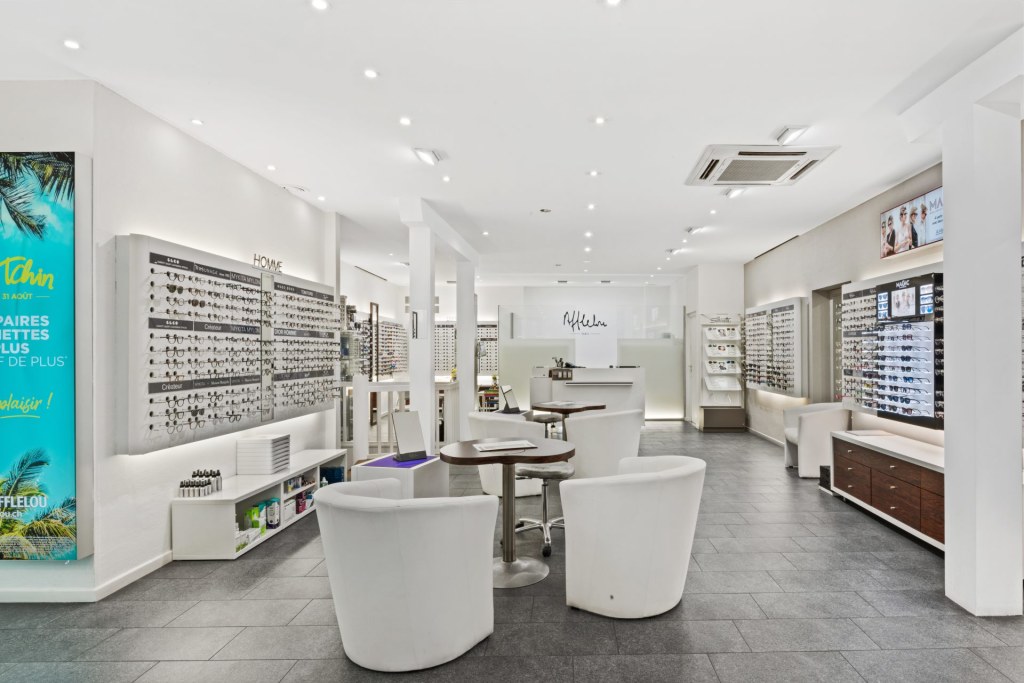 Magasin Opticien Rue de la Gare, 28 1260 NYON intérieur