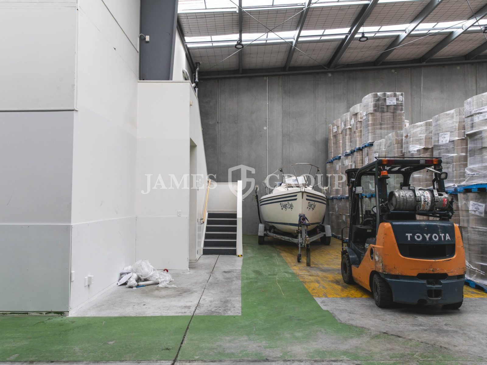 A-grade Wiri Industrial With Front Yard