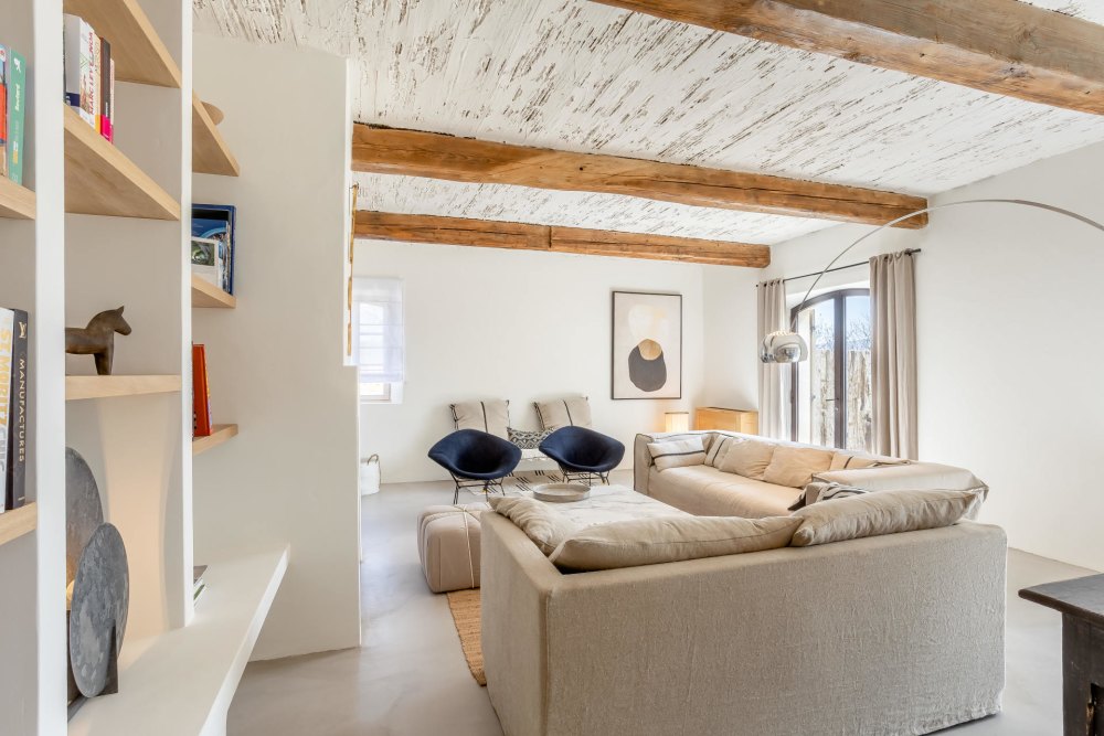 Photographs of Mas la Mirande villa in Provence - Image 8 of 49