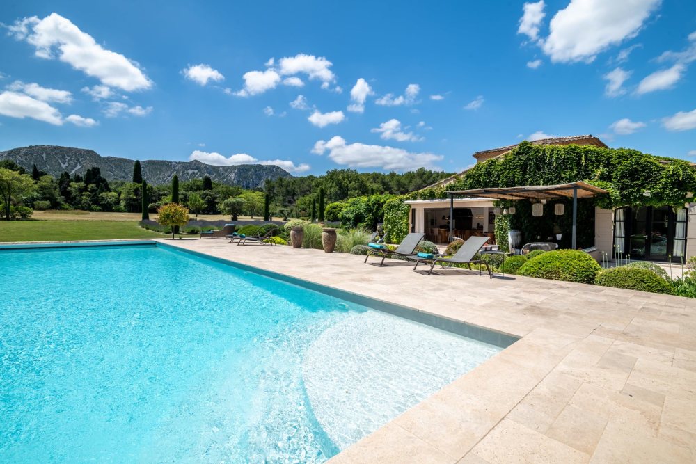 Photographs of Mas de la Caume villa in Provence - Image 2 of 52