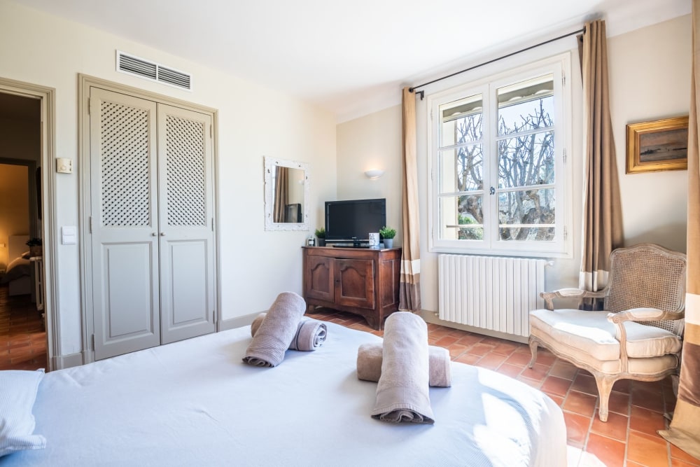 Photographs of Mas des Lilas villa in Provence - Image 20 of 36