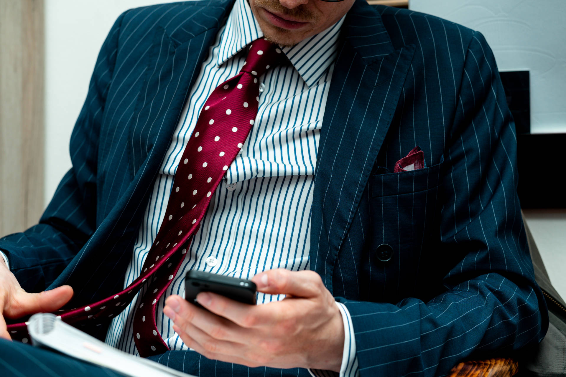 How to tie a tie