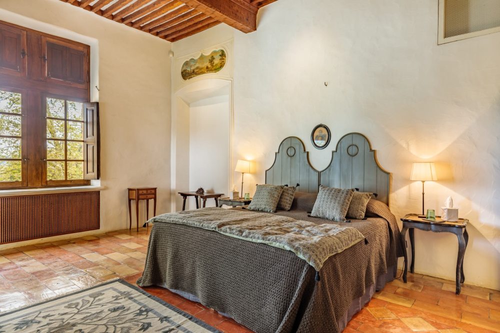 Photographs of Chateau de Sannes villa in Provence - Image 48 of 61