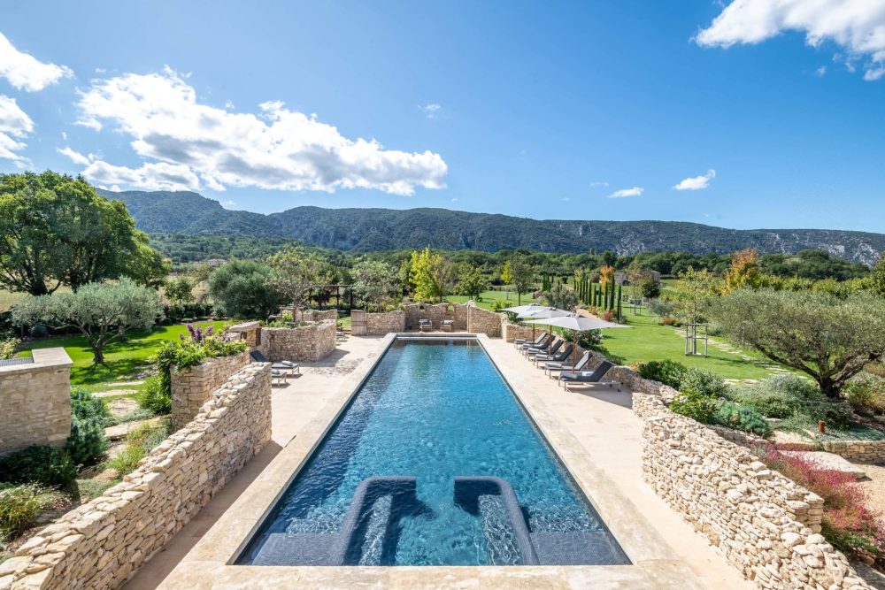 Photographs of Domaine du Lys villa in Provence - Image 22 of 45