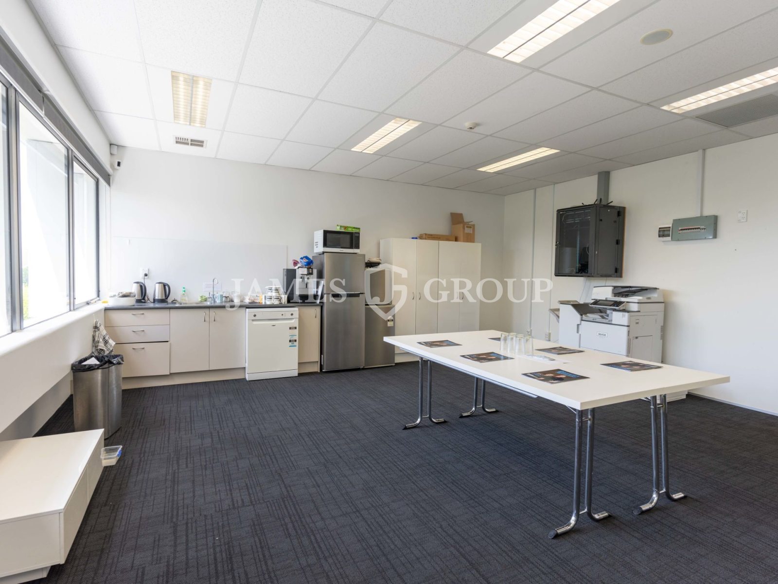 230m² Office With Parking In Central Ellerslie