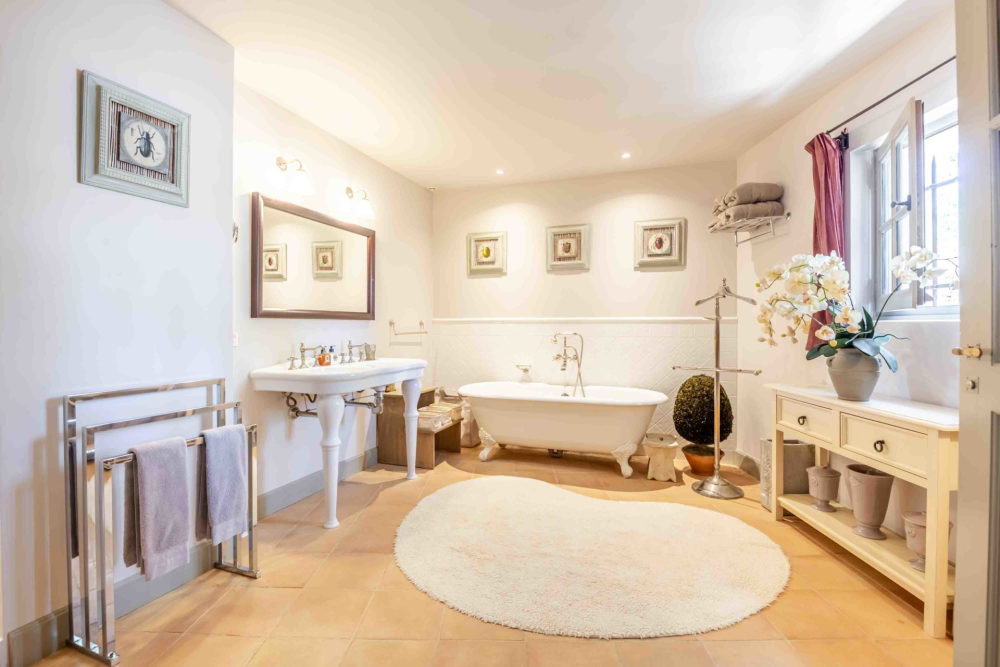 Photographs of Domaine de Villeblanche villa in Provence - Image 37 of 60