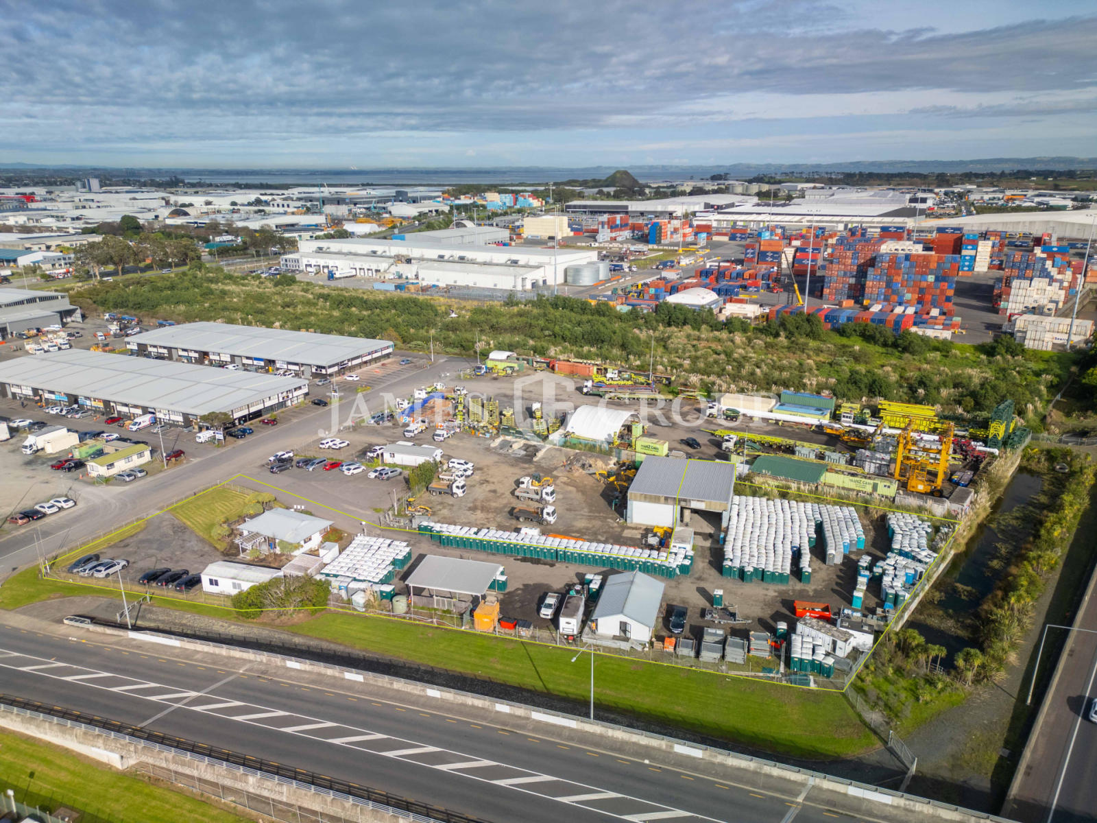 3,000m² High Exposure Yard | Workshop | Office