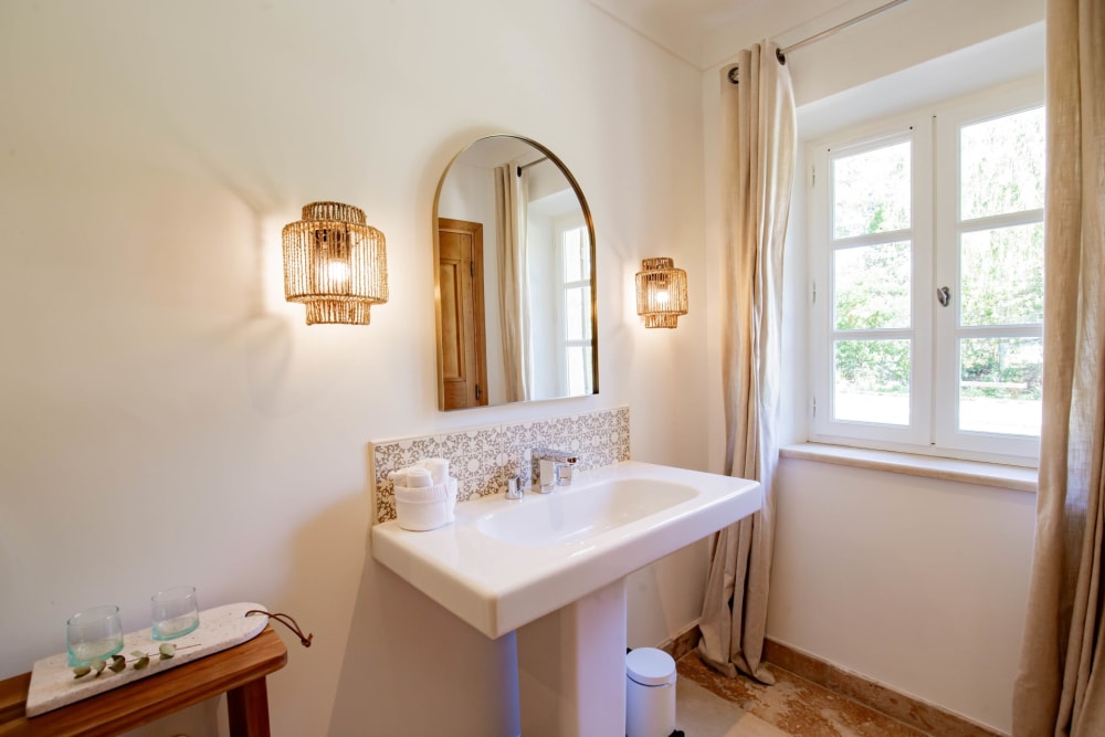 Photographs of Mas de Cezanne villa in Provence - Image 17 of 41