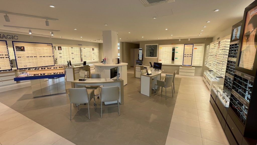 Magasin Opticien 33 rue du Haut Chemin 35780 LA RICHARDAIS intérieur