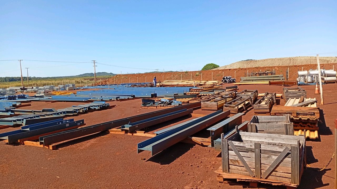 Lot of Metal Structures/ BOX B3