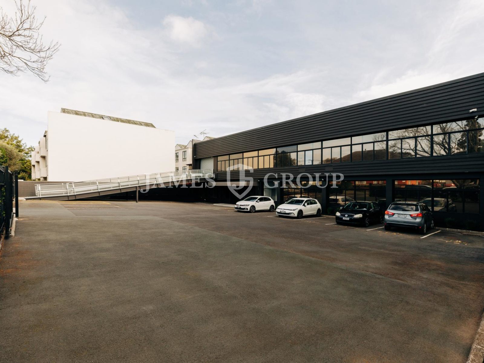 Office Or Warehouse Or High-end Showroom