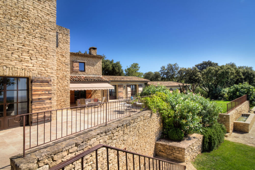 Photographs of Mas de Bellecour villa in Provence - Image 33 of 37