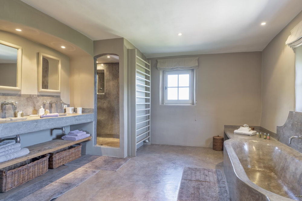 Photographs of Mas de la Quietude villa in Provence - Image 17 of 48
