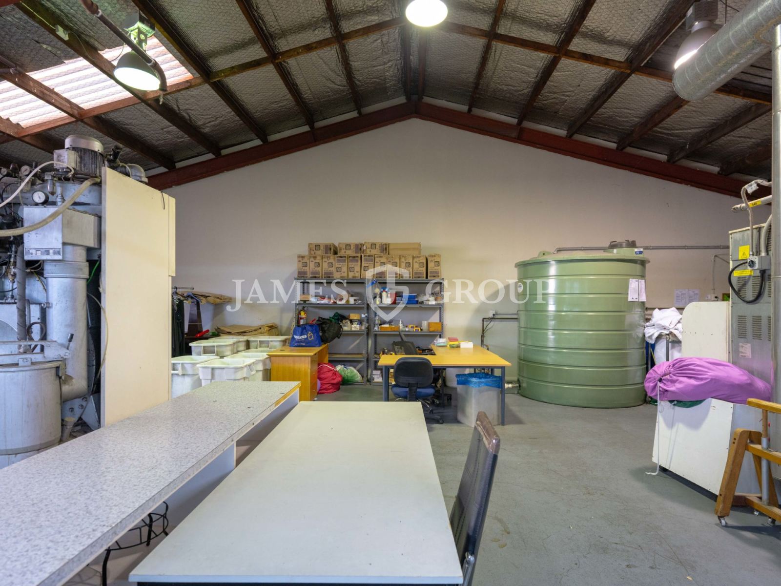 Mangere Bridge Industrial Unit With Gas