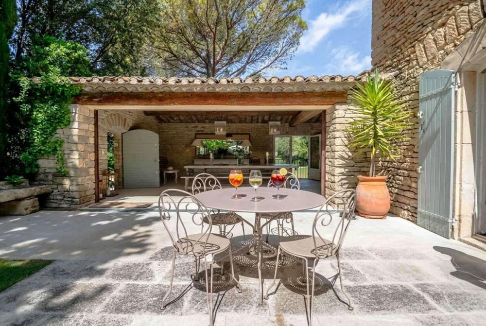 Photographs of Mas des Papillons villa in Provence - Image 15 of 45