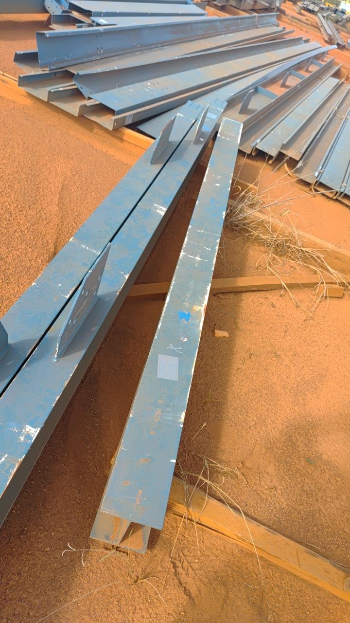 Lot of Metal Structures / BOX D15