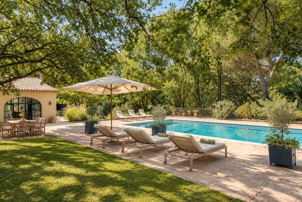 Photographs of Mas de l’Ermitage villa in Provence - Image 15 of 39