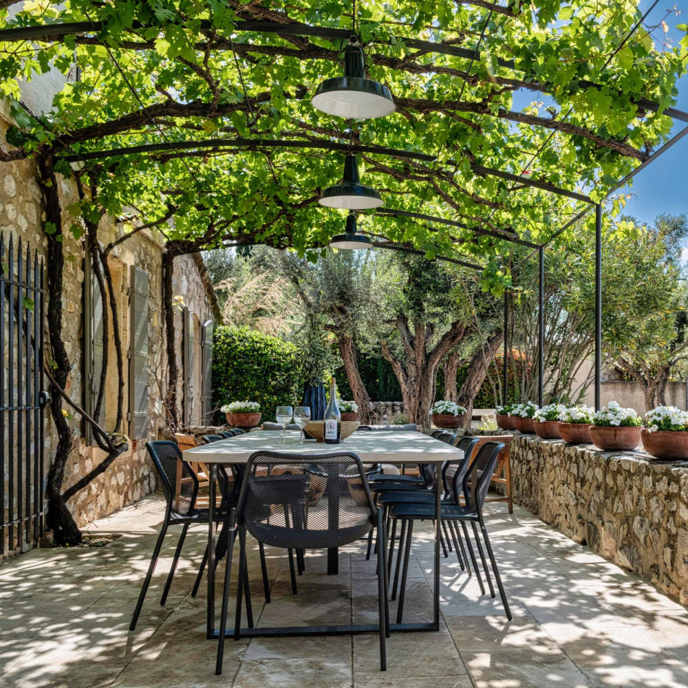 Photographs of Mas du Zephyr villa in Provence - Image 3 of 31