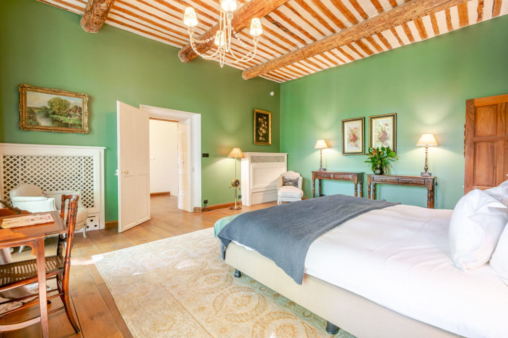 Photographs of Domaine de Fontclair villa in Provence - Image 24 of 60