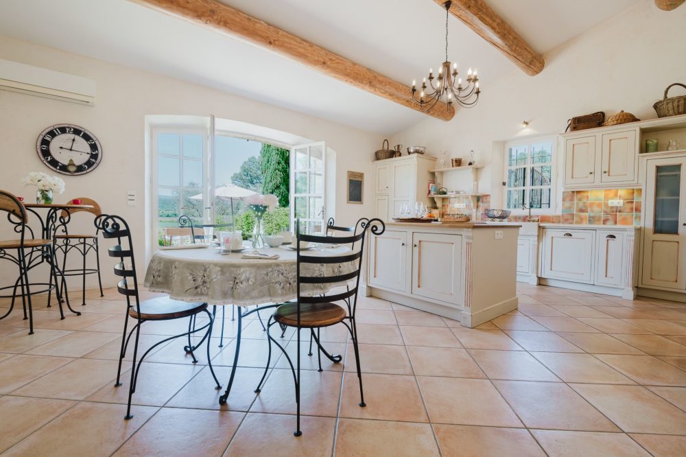 Photographs of Mas du Fournil villa in Provence - Image 11 of 47