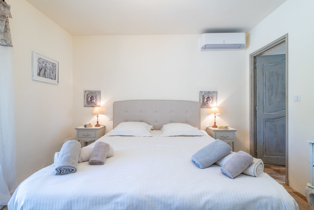 Photographs of La Charmerie villa in Provence - Image 15 of 35