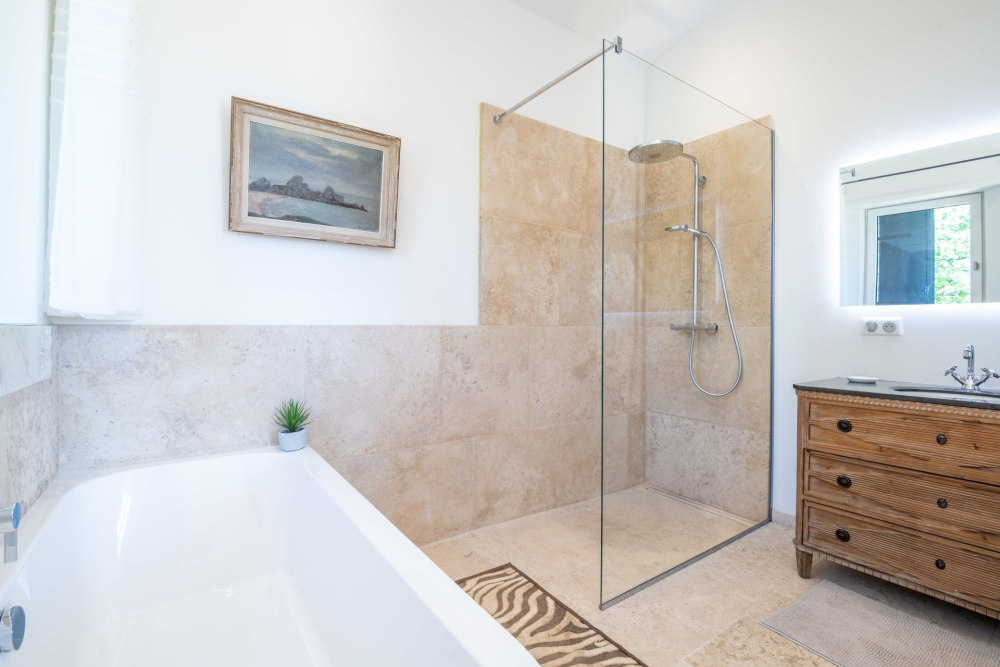 Photographs of Mas La Vue Royale villa in Provence - Image 27 of 45
