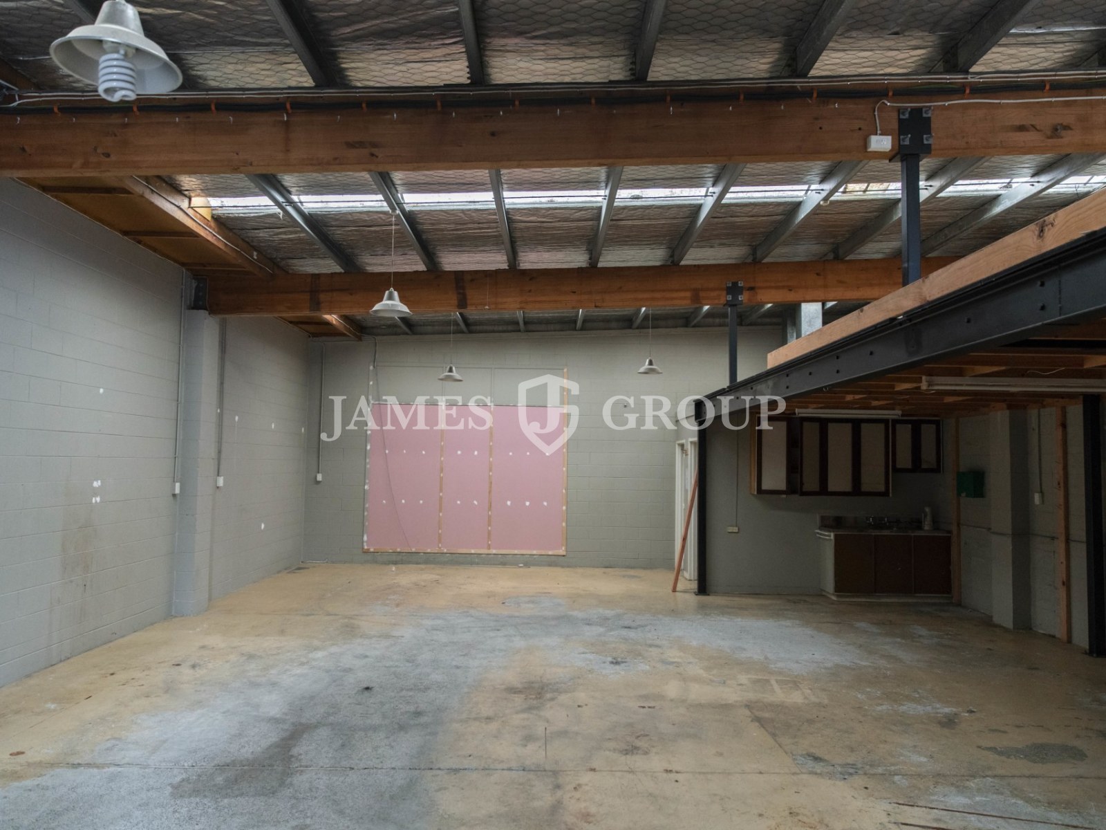 224m² Tidy Road Front Industrial | Henderson