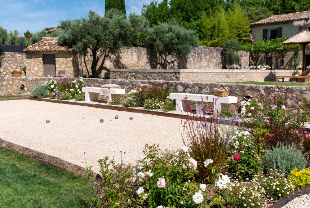 Photographs of Mas des Charmes villa in Provence - Image 36 of 39