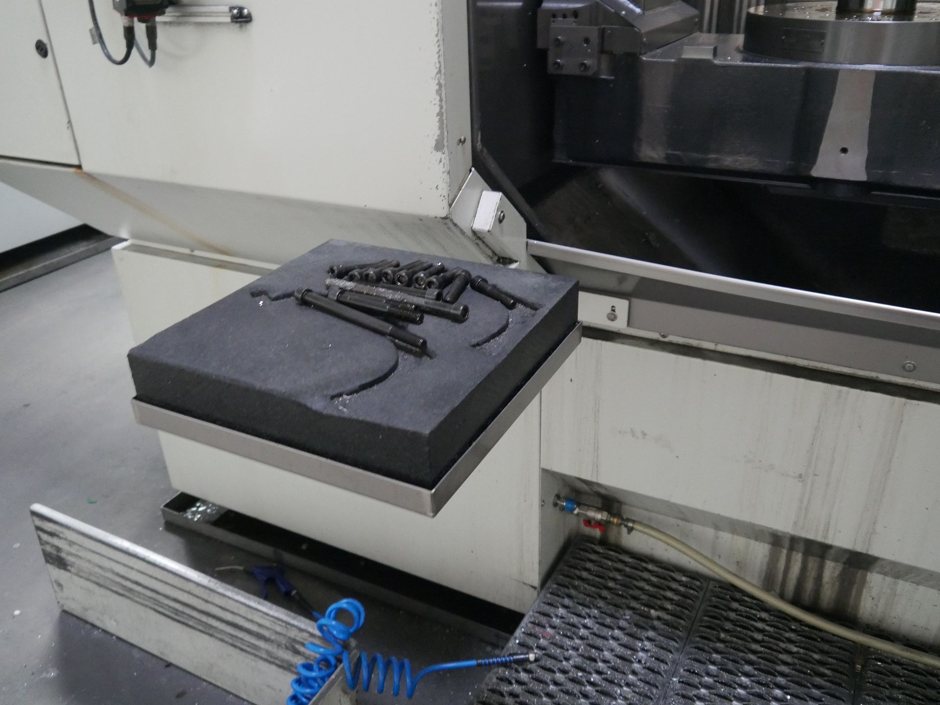 5-Axis Twin Spindle Machining Center-Licon - Image 2