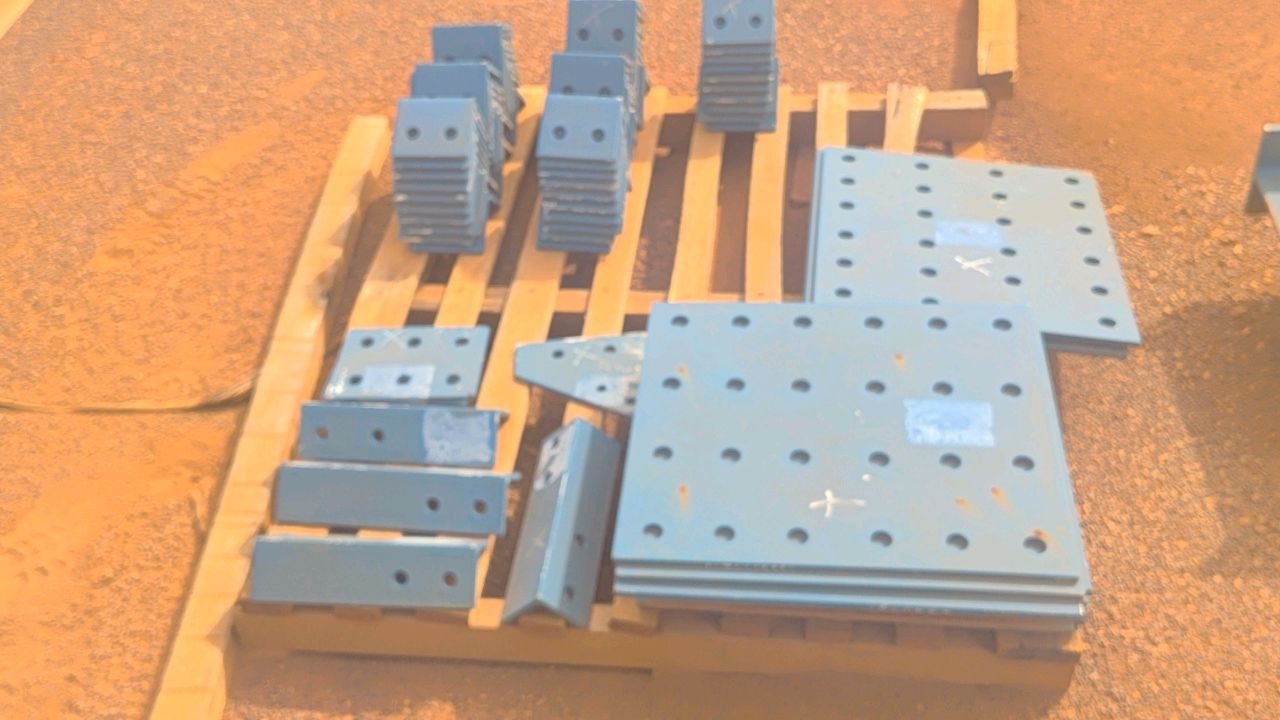 Lot of Metal Structures / Street 2 / BOX C15