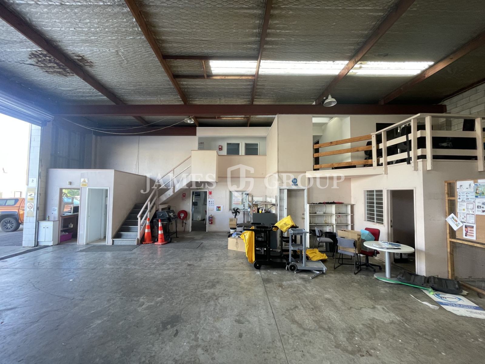 The Concourse | High Stud + 3 Roller Doors + Yard