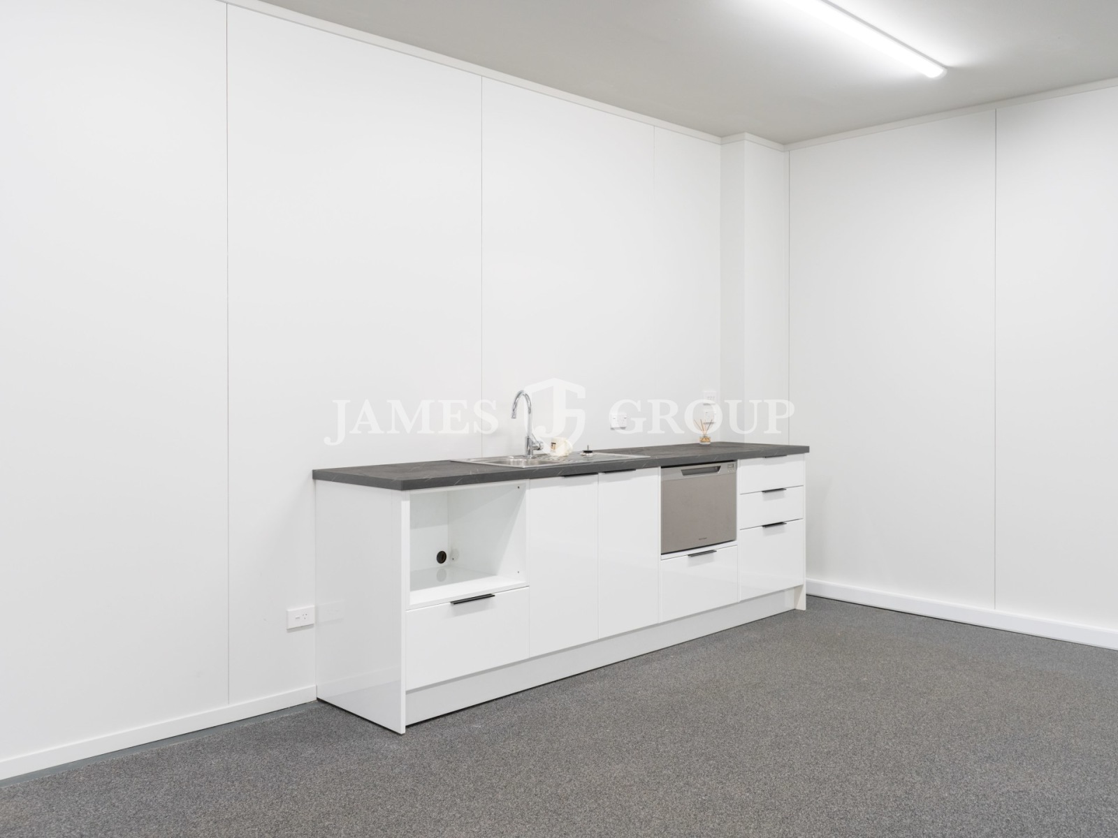 Rare Pristine Open Plan Space In Kingsland