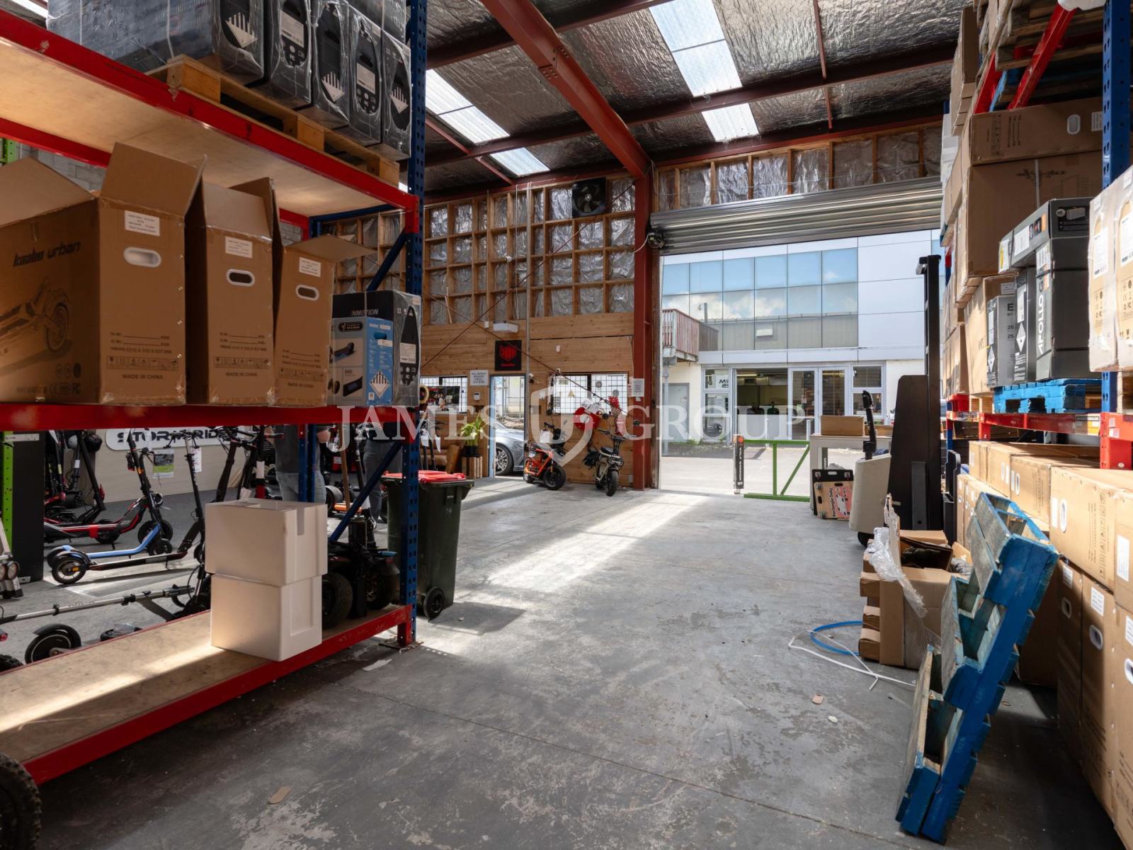 Central Fringe High Stud Warehouse With Parking