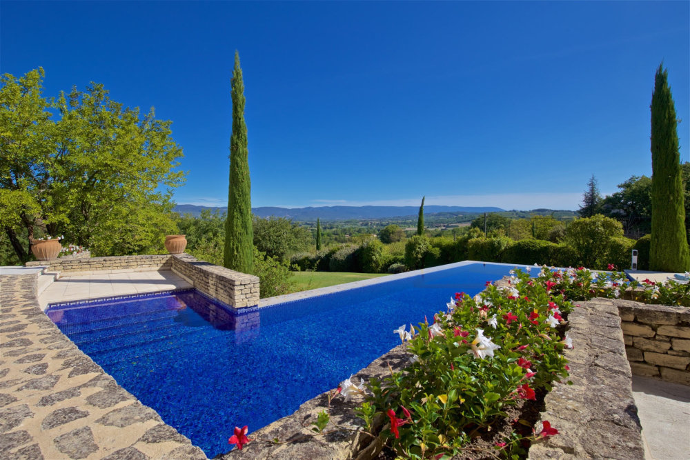 Photographs of A Laise en Provence villa in Provence - Image 1 of 25
