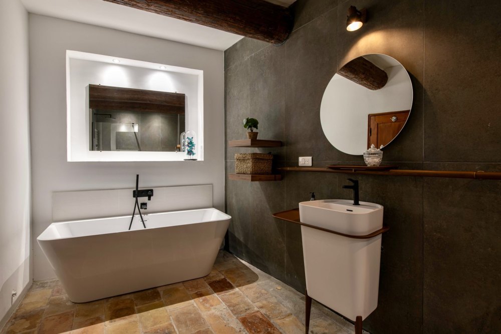 Photographs of Mas de la Reine villa in Provence - Image 30 of 41