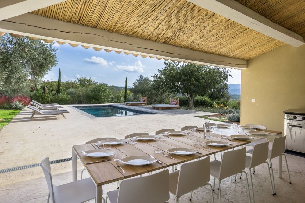 Photographs of Mas la Mirande villa in Provence - Image 2 of 49