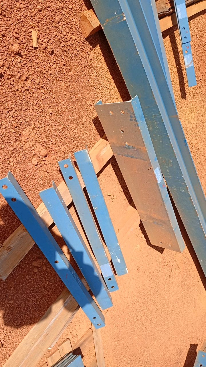Lot of Metal Structures / BOX Z19