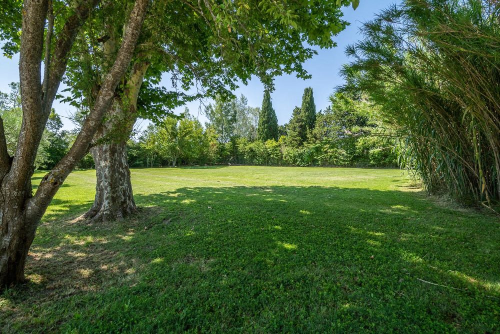 Photographs of Mas de la Sorgue villa in Provence - Image 27 of 45
