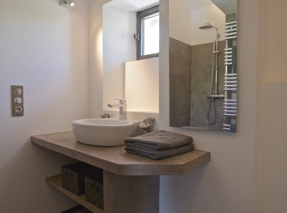 Photographs of Mas des Platanes villa in Provence - Image 20 of 36