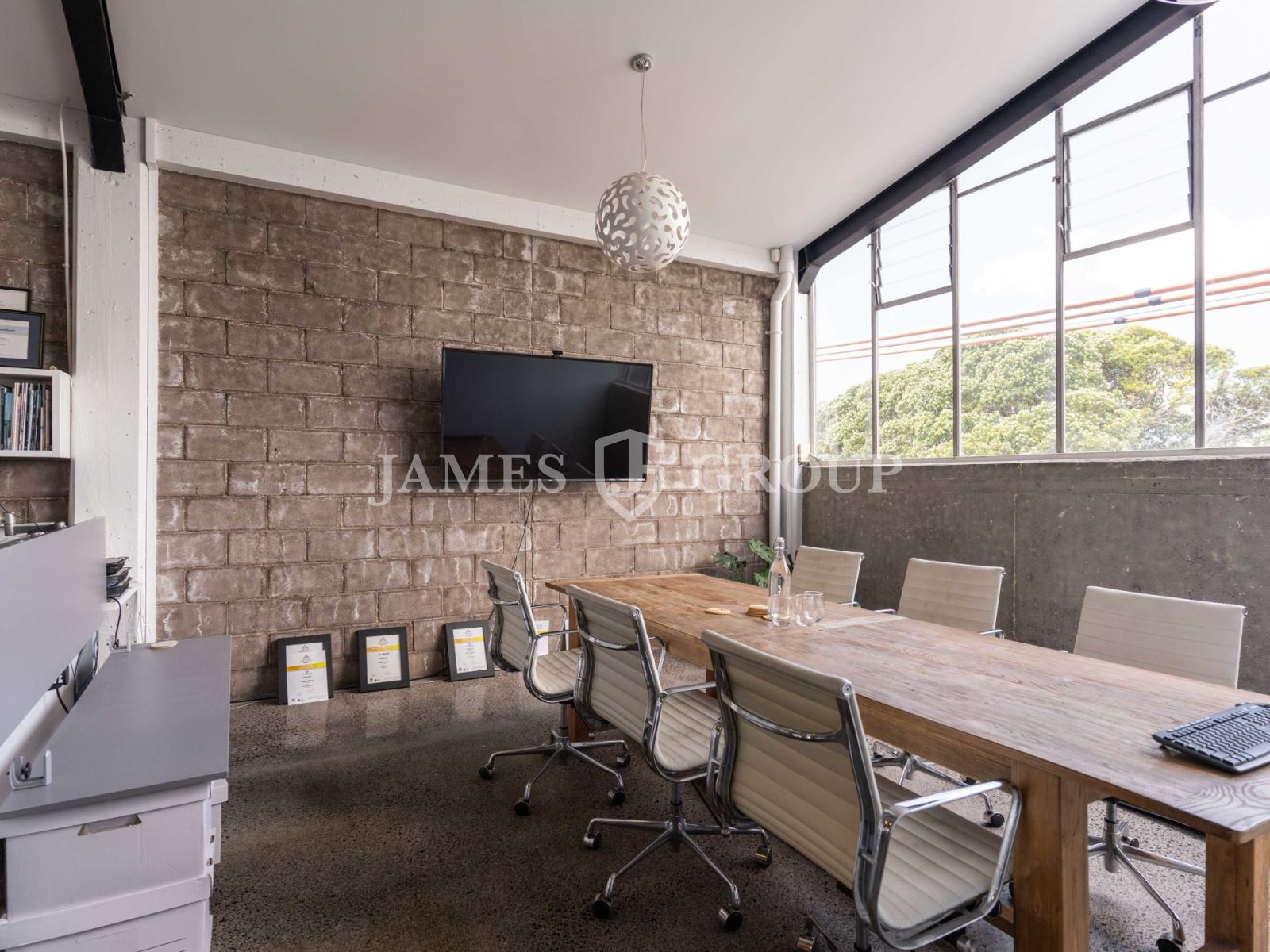 Sought-after City Fringe Space With Parking