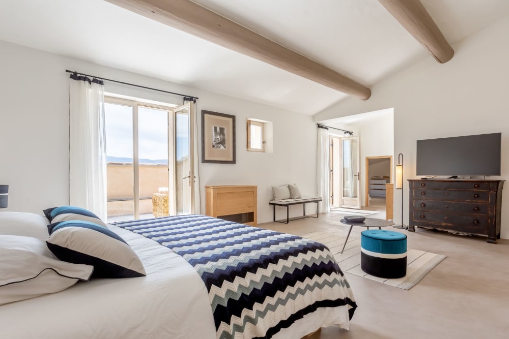 Photographs of Mas la Mirande villa in Provence - Image 24 of 49
