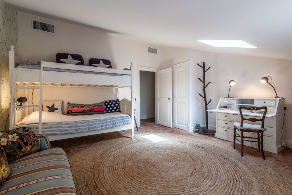 Photographs of Bastide de Coussoul villa in Provence - Image 37 of 41