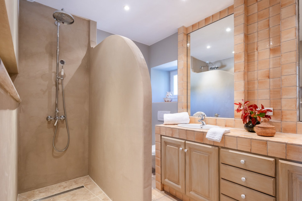 Photographs of Domaine de Fontclair villa in Provence - Image 51 of 60