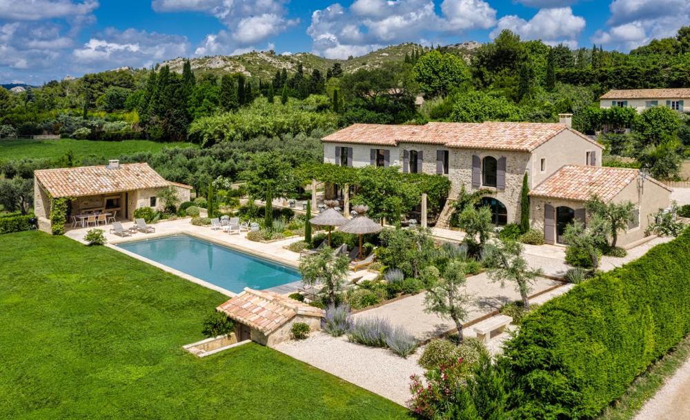 Photographs of Mas Helios villa in Provence - Image 2 of 44