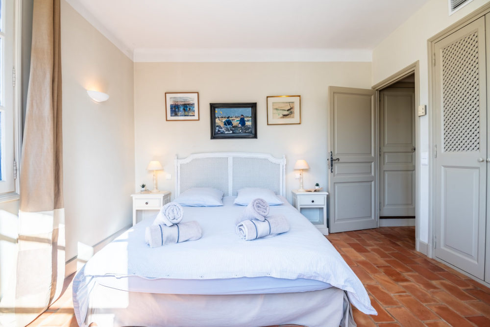 Photographs of Mas des Lilas villa in Provence - Image 21 of 36
