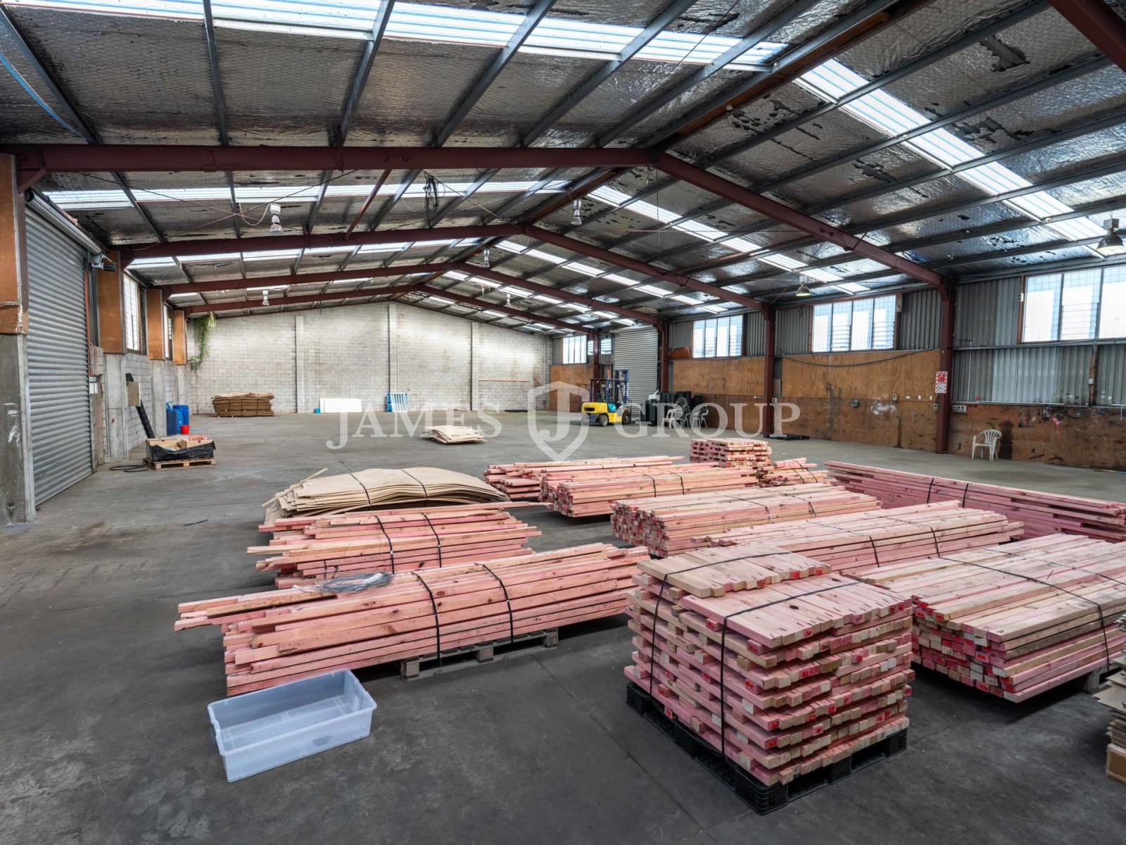 High-stud Heavy Industry Warehouse & Yard