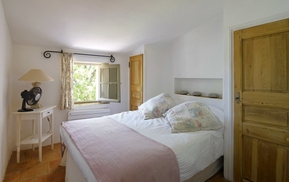 Photographs of Mas de Manebit villa in Provence - Image 20 of 30